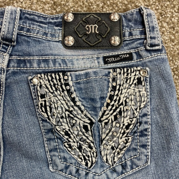 Miss Me Shorts Size 31 Cut off Jeans 9” Inseam Wing Pockets - Picture 8 of 9